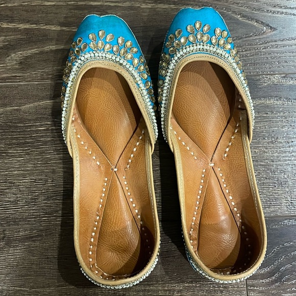 Traditional Punjabi Shoes - Picture 1 of 2